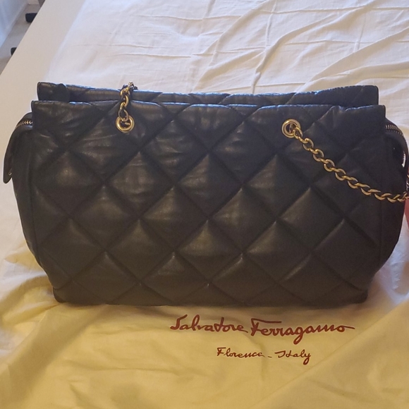 Ferragamo Ginette Shoulder Chain bag in black - Picture 4 of 11